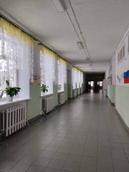 школьный коридор